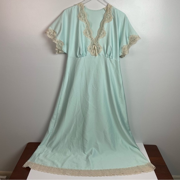St. Michael Other - 🚦3/$33 St. Michael Vintage U.K. Satin & Lace Nightgown - Bundle Bundle!!